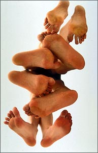 feet.jpg (17056 bytes)